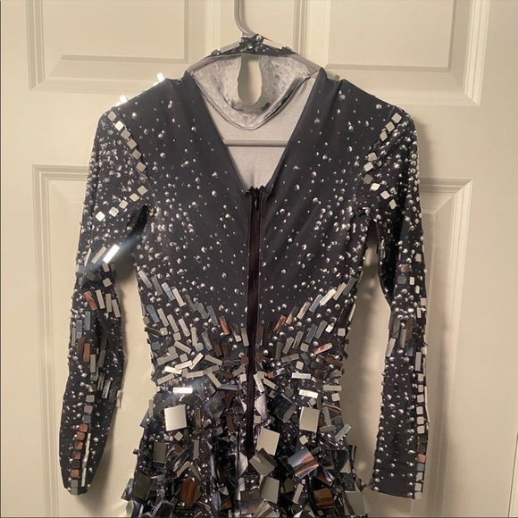 Dress can fit a XS-M . Very stretchy - Picture 2 of 3